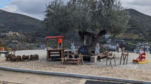 La decoracin navidea de Sobradelo se concentra en el entorno del centro social, el parque y el mirador del olivo.