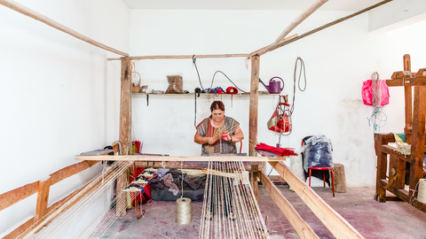 Celeste, artesana portuguesa que trabaja el junco y colabora con Heimat Atlntica