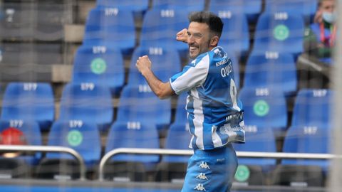 Alberto Quiles festeja su gol contra el Dux en Riazor