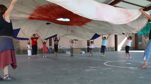 Imagen de archivo de una actividad con niños en Petín