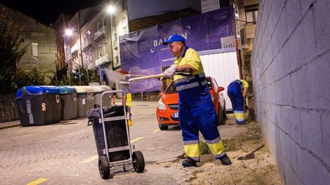 Trabajadores del servicio municipal de limpieza en Ourense