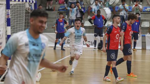 El nuevo jugador del Burela celebra un gol en la fase de ascenso frente al Mataró