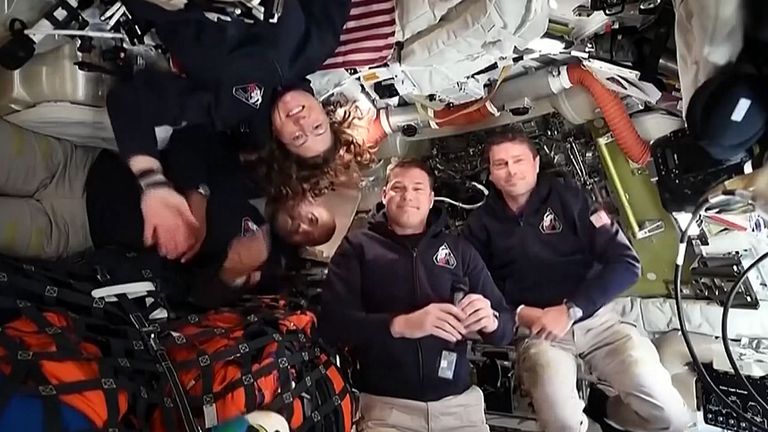 «Estamos más cerca de la Luna que de la Tierra», asegura Jeremy Hansen desde la Artemis 2