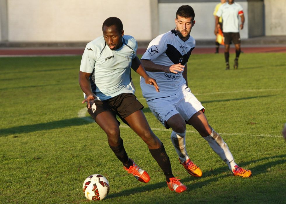 �La culebra salt� medio metro fuera del agua para pillar un lagarto grande�
