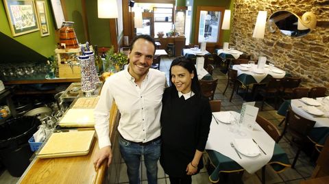 Manuel y Natalia, en una foto de archivo en el restaurante Los Caracoles, en el casco histórico de Santiago