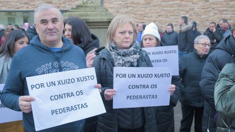 Concentracin en Baleira por el caso de una joven que fue violada en su entorno familiar siendo menor de edad.