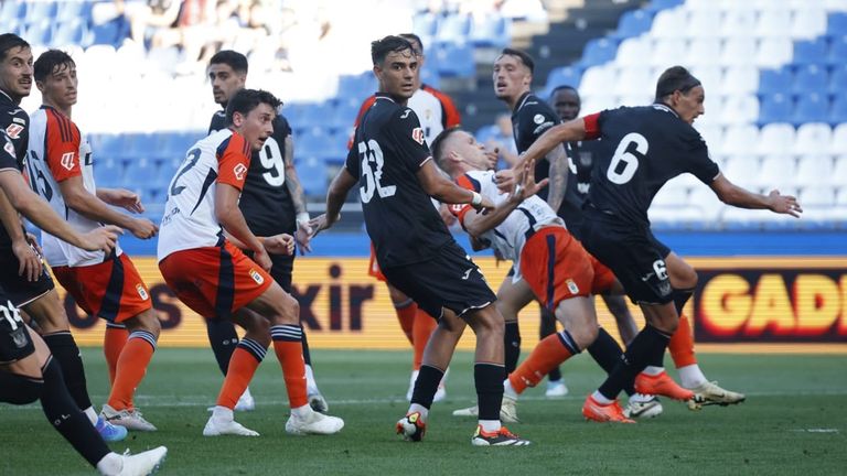 Una acción del partido entre el Leganés y el Real Oviedo