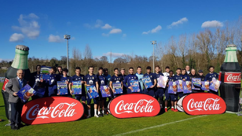 Calendario Coca Cola Real Oviedo Requexon.La plantilla del Real Oviedo con el calendario