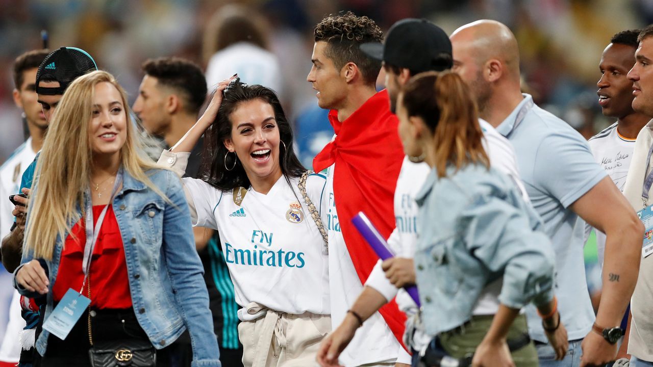 Cristiano Ronaldo junto a su hijo mayor