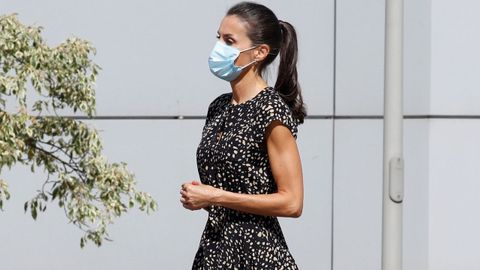 La reina Lerizia, durante una visita al Centro de Tratamiento de Residuos de Cogersa, en Gijón