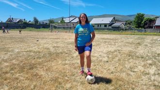 Patricia D�az, en el campo de f�tbol de Trives