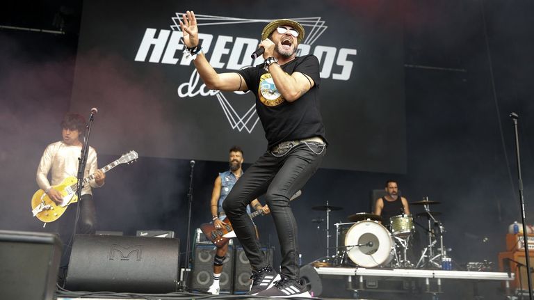 Heredeiros da Crus anuncian a marcha de seu vocalista Javi Maneiro e cancelan os seus próximos concertos