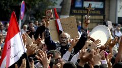 Miles de opositores egipcios protestan en la plaza Tahrir contra el decreto del presidente Mohamed Mursi