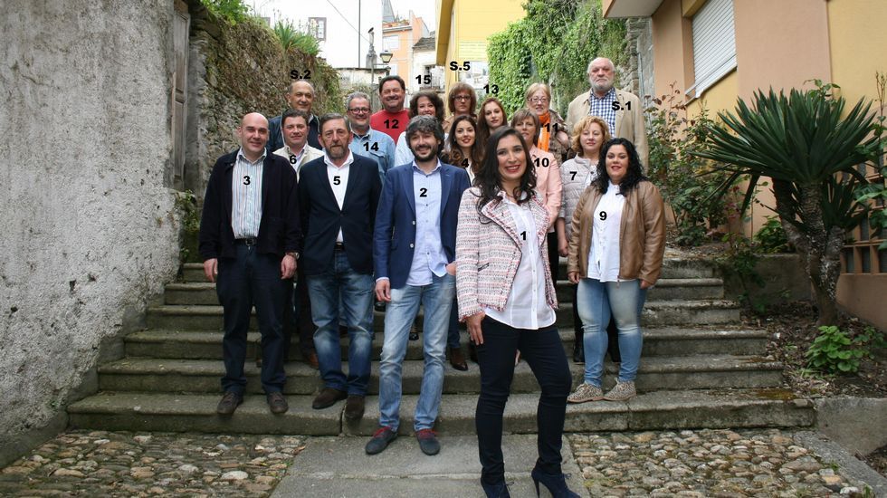 Xo�n Bascuas, en el centro, con los candidatos de CxG en la comarca, de izquierda a derecha: Xos� Real (Samos), Benjam�n Escontrela (Sarria), Marcelina L�pez (O P�ramo) y Carlos Fern�ndez (L�ncara).