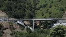 Imagen del pasado lunes del viaducto de la A-6 con los dos tableros que colapsaron. 