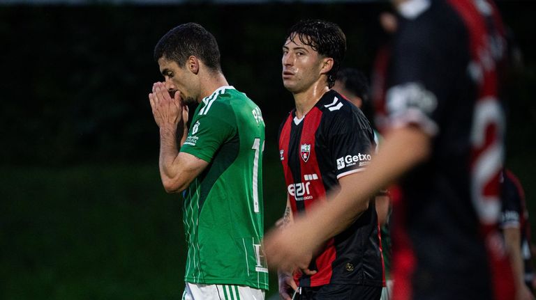 Final de alta temperatura y empate frío entre el Arenas y el Racing Club Ferrol (1-1)
