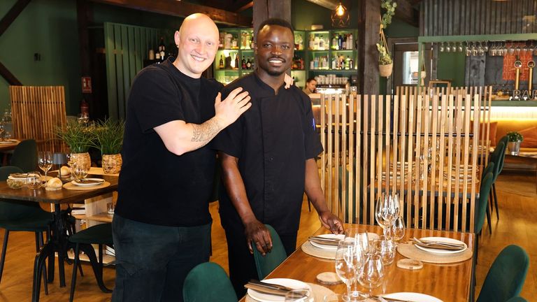 La regularización de migrantes se podrá solicitar en Correos, sindicatos y oenegés