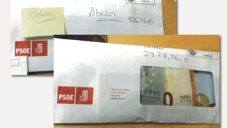 Foto de los sobres con membrete del PSOE que figuran en el informe de la UCO