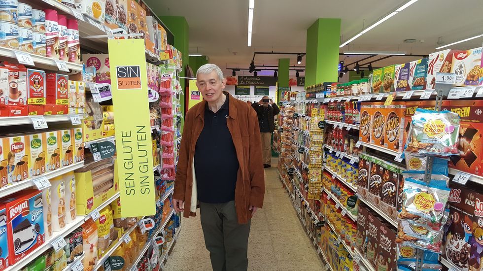 Anxo Garc�a, esta ma�ana en su supemercado, que reabre como Carrefour Express