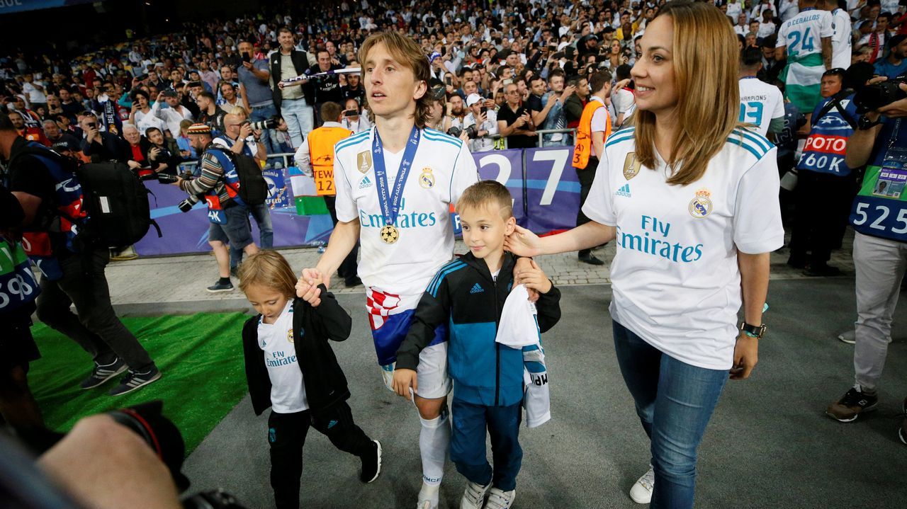 Luka Modric junto a su familia. 