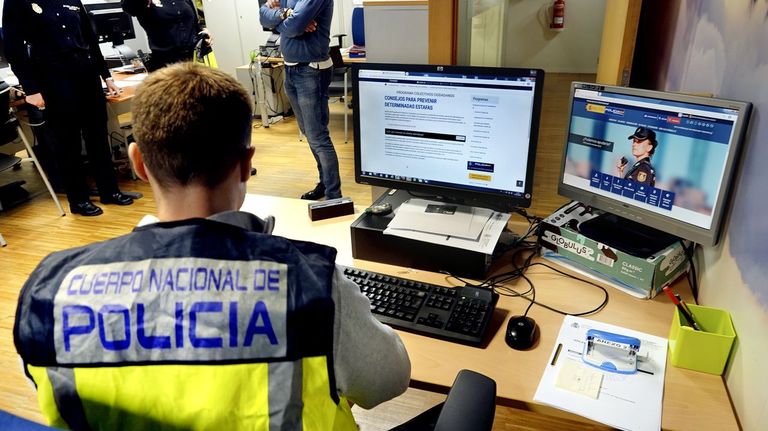 Condenan a un joven pedófilo de Vigo que pedía a niñas que le enviasen fotos y vídeos sexuales por Instagram
