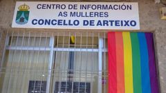 La bandera LGTB del Centro de Informacin s Mulleres de Arteixo desapareci aprovechando las vacaciones del personal