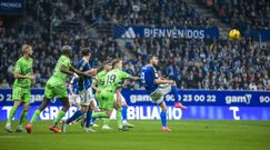 Borja Bastón intenta controlar un balón durante el Real Oviedo-Leganés
