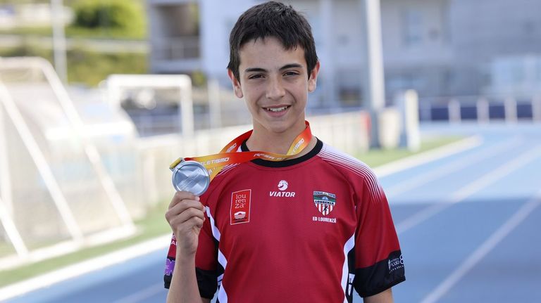 Jesús González, el atleta que no se pierde ni un día de entrenamiento, gana la plata nacional sub-14 de triatlón C