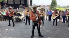 Actuacin de un grupo de mariachis en las fiestas de Guitiriz de hace aos