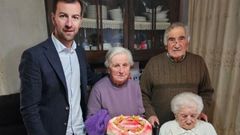 Martina Sabn, la vecina de ms edad de todo el municipio de Paderne, celebr su 102 cumpleaos acompaada por su familia y con la visita del alcalde, Sergio Platas
