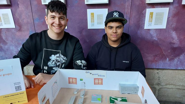 Jorge Ferreira y José Luis Armada presentaron el proyecto de una casa destinada al ocio de los jóvenes en Cartellle