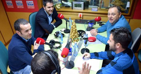 Moreira, Molk, López Varela y Roi Vega, en el estudio de Radio Voz Bergantiños. 