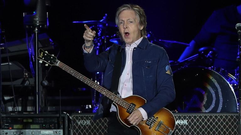 Paul McCartney, mítico cantante e baixista da banda británica The Beatles.