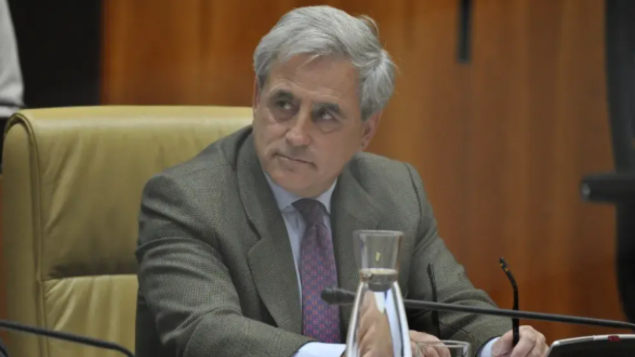 Dimite un consejero de Vox en Extremadura tras ser acusado de falsear su currículo