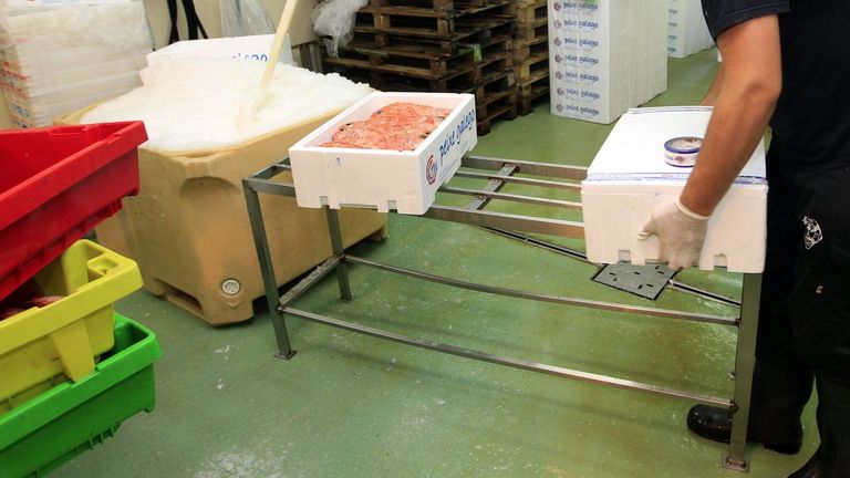 Distribuidores cuestionan a Portos por cobrar dos veces por el mismo pescado en las lonjas