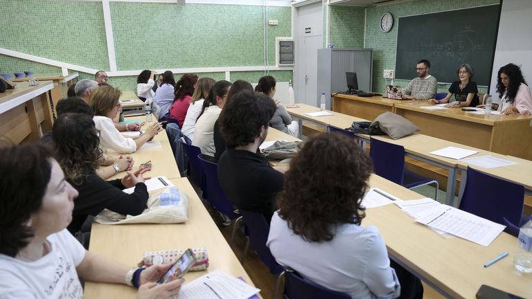 Exigen clases presenciales para alumnos de Latín y Griego que estudian «online» pese a tener profesores en sus institutos