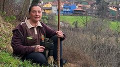 Marta Fernndez, guarda rural, es la nica mujer en el coto de caza de Pola de Lena