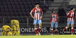 Juanjo, Vctor Daz y Ernesto, cabizbajos tras el segundo gol del Alcorcn el mircoles, que daba la victoria a los madrileos.