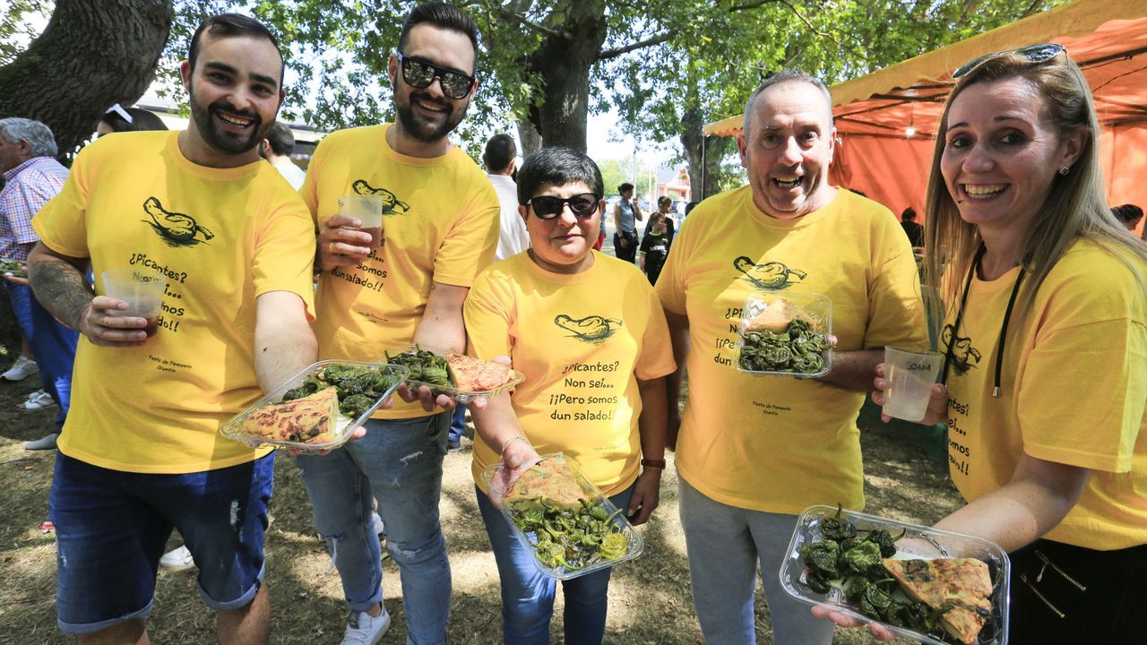 Sbado de fiestas populares por la provincia.La entrega del pblico fue clave en el Festival de la Luzdel ao pasado.