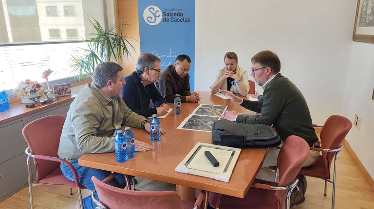 Salceda urge mejorar con dos glorietas el tramo en el que murieron una mujer y sus hijos hace cinco años