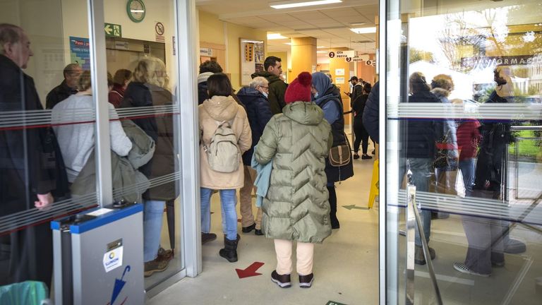 El paro de médicos se notó más en los hospitales de Pontevedra que en los centros de salud