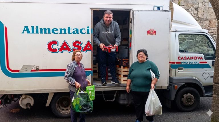 Los Amazon de la alimentación en las aldeas de Barbanza