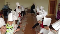 Los escolares de Carballo se apuntan al aprendizaje de la cocina
