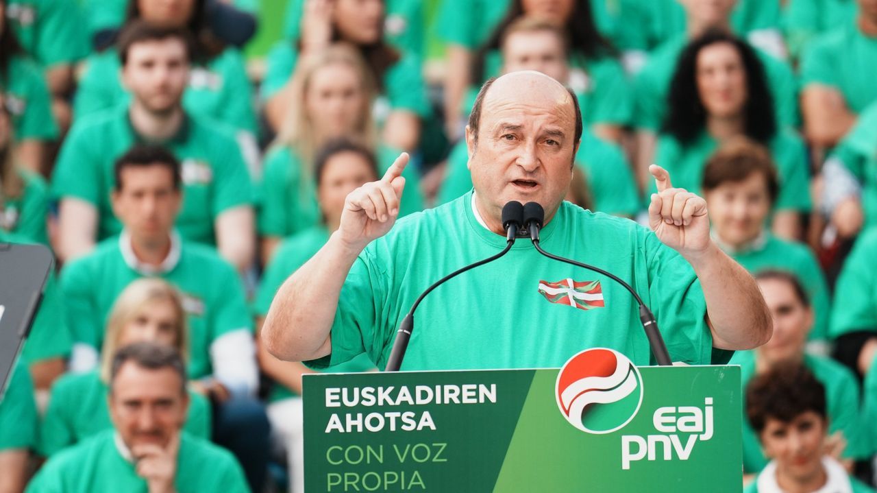 El presidente del PNV, Andoni Ortuzar, durante un acto de la campaa electoral.