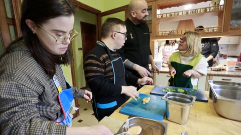 Los jóvenes de Down Lugo se convierten en cocineros