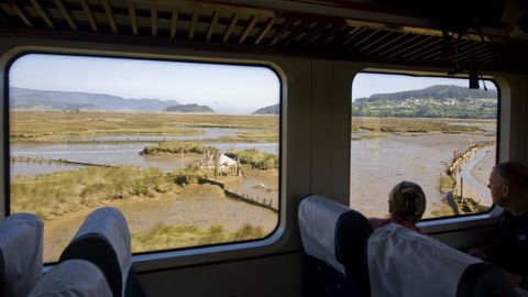 Entre Ortigueira (en la imagen) y Ribadeo solo circula un tren diario en cada sentido desde hace casi uno ao