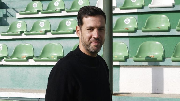 Jorge Cuesta reconstruye el Ourense CF desde cero tras el descenso de categoría