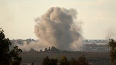 El humo de un ataque se eleva sobre el norte de Gaza