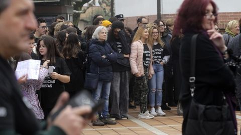 Unas trescientas personas participaron en la concentración organizada por el Ayuntamiento de Monforte por el día contra la violencia machista