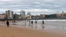 Los gijoneses se han lanzado a la playa en la primera jornada de relajación del confinamiento